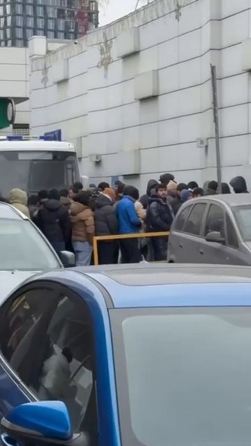 ‼️На Савеловском рынке задержали около 100 мигрантов‼️