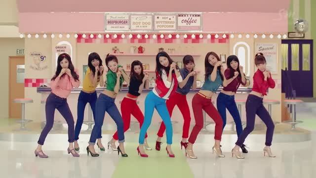 Girls' Generation 'Dancing Queen'