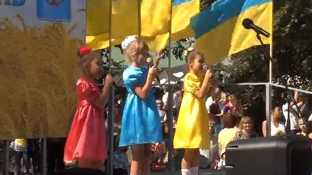 Девочки поют бамбарики
