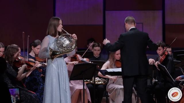 W.A.Mozart - Concerto in Es-flat major fur Horn und Orchestra Nr.3 , KV447, Allegro
Соколова Дарина