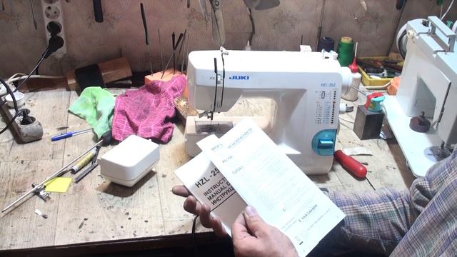 Швейная машина Juki HZL-25Z. Компактная,отличная машина из 00-х.