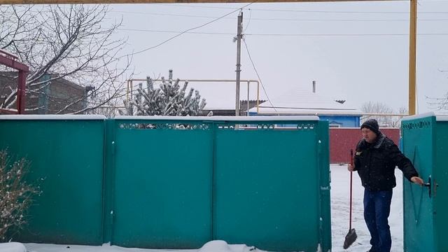 А к нам на юг зима пришла!