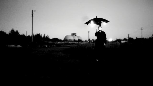K+M - Фрагмент с зонтиком