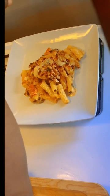A closer look at my Tuscan Chicken Mac and Cheese
