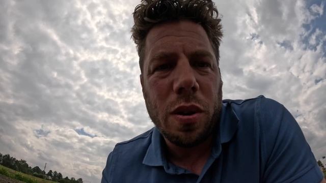 Farm Vlog 39 :  Wie zaait zal oogsten + gewasupdate grasklaver, maïs & erwten
