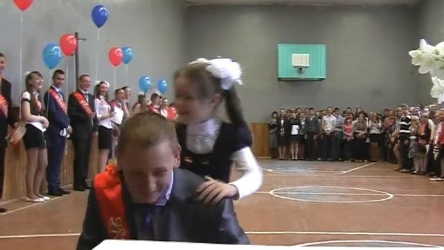 Прикол на последнем звонке 2014 :))