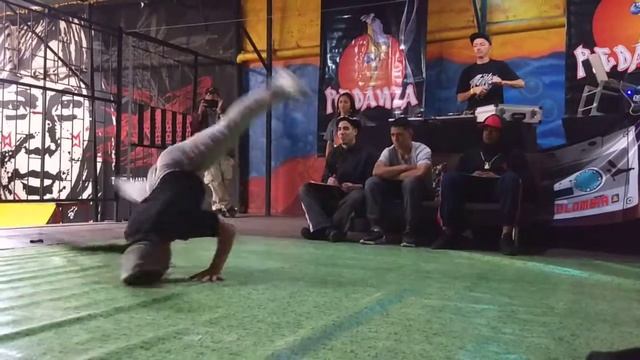 Bgirl Twister vs Bgirl Decrus