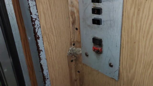 Лифт МЛЗ ≈1979 г, Г/П 320 кг, V=0,71 м/сек (ж/м Тополь-3, 20к3, подъезд 3, г. Днепропетровск)