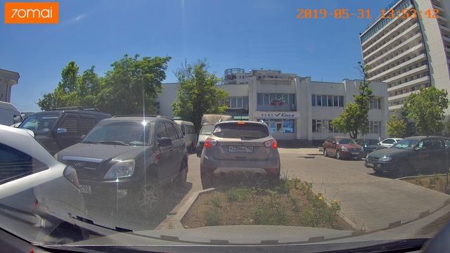 Парковка на газоне 1