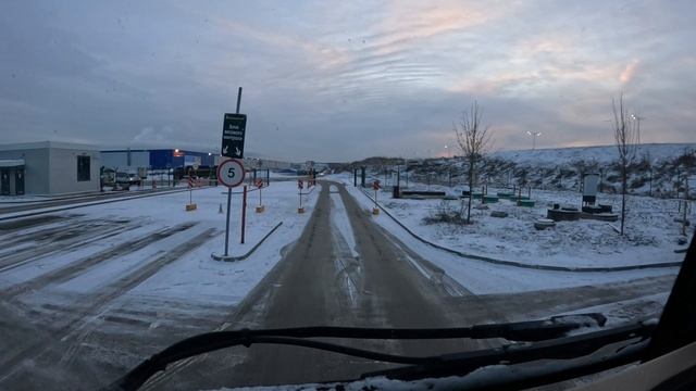 Ставрополь завалило снегом. После ремонта на загрузку в Деловые Линии. На югах мороз и снегопад.
