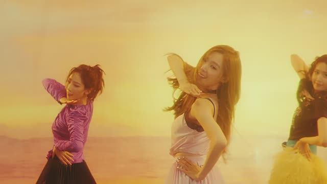 Girls' Generation 'Holiday'