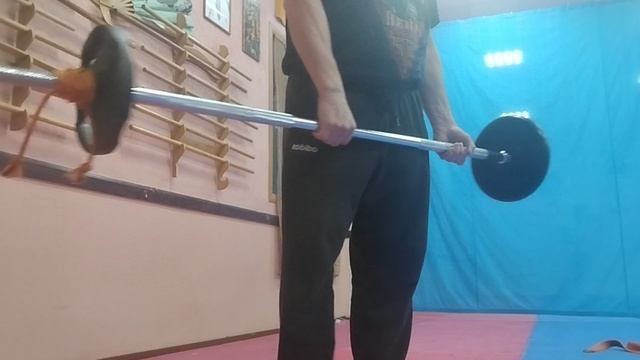 Рывок штанги одной рукой в 53 года: уже 25 кг