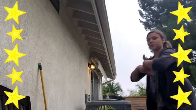 "Lips Are Movin" Fan Video