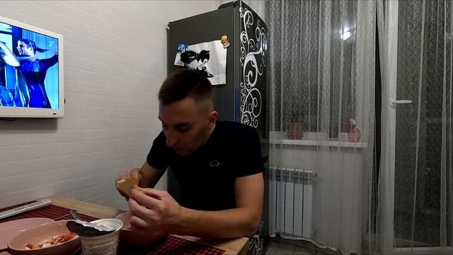 Калининград. Сидим. Едим. Обсуждаем поездки