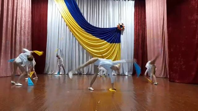Танцювальний колектив "Мрія" школа мистецт Прилісненської сільської ради. Танець "Думи"