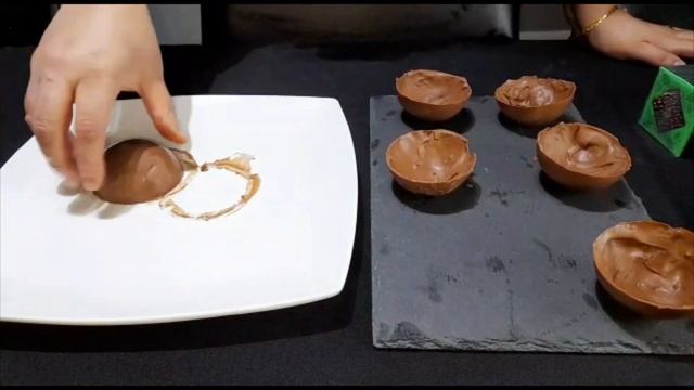 How To Make Mint Hot Chocolate Bombs! 🍫