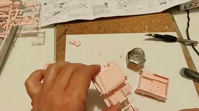 ensamblado de Land Rover pink Panther s.a.s tamiya 1/35 parte 1