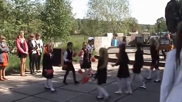 Маки червоні - танець учениць Мокрецького НВК