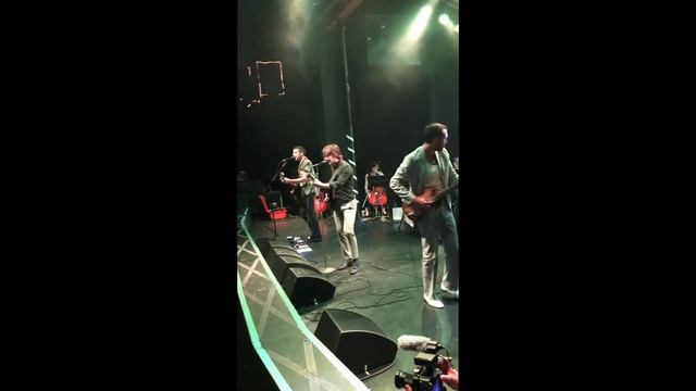 BEST ALEX TURNER concert moment EVER! Miracle Aligner - The Last Shadow Puppets TLSP Lou Lou Safran