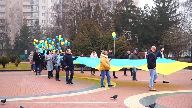 Флешмоб до Дня єднання українців у Ладижині