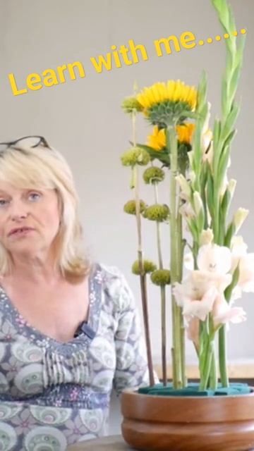 learn with me, on YouTube, https://youtu.be/HHicwaIndRc #flower #flowerarrangement #arrangement