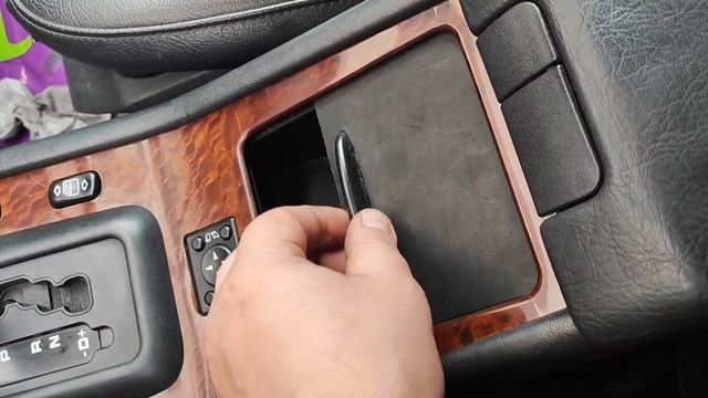 Шторка подлокотника W163