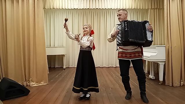 Головнева Ксения 9 лет,  р.н.п. " Ой, Марьюшка воду нося"