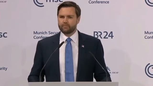 ГЛОБАЛИСТ РЫДАЕТ НА САММИТЕ БЕЗОПАСНОСТИ_ _НАМ КОНЕЦ_ США БОЛЬШЕ НЕ С НАМИ__(360P).mp4