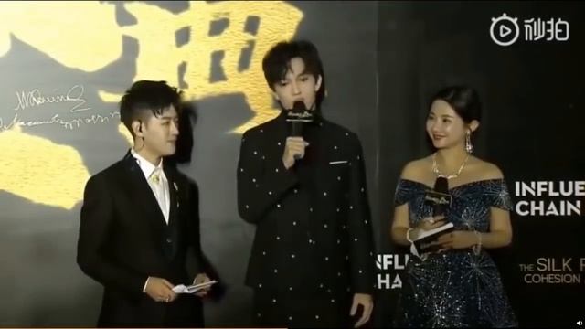 [RUS/EN] ДИМАШ Dimash ~ Silk Road Cohesion Awards 2018 (Красная дорожка+интервью)