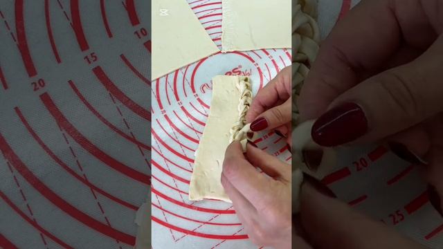 Булочка с творогом
