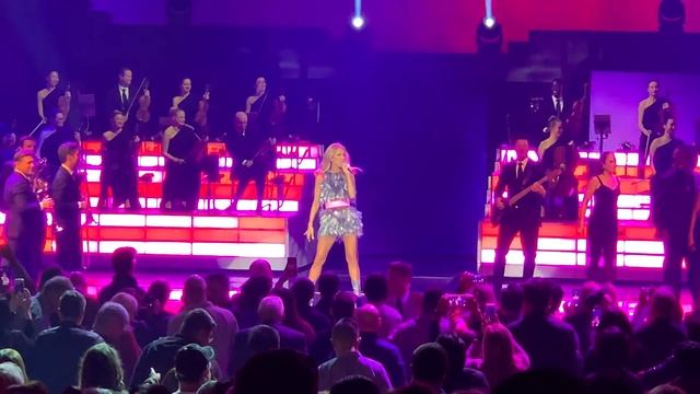 Celine Dion Performs Prince's "Kiss" LIVE In Las Vegas! | Perez Hilton