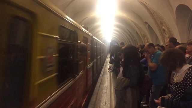 Метропоезд 81-717 «Синергия-1» на станции Таганская