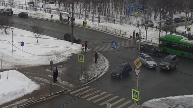 Иномарки столкнулись на перекрёстке в Южно-Сахалинске