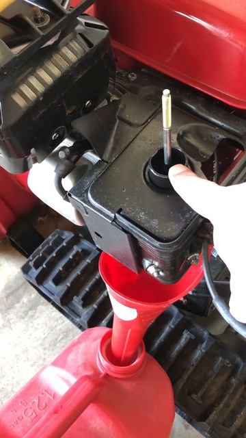 HSS724 Honda Snowblower - Draining the Gas