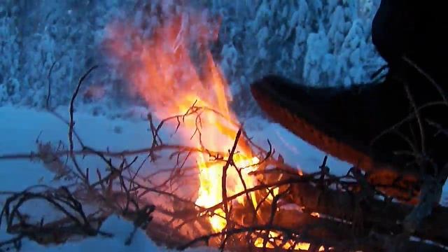 От ног у костра согревается всё тело и душа