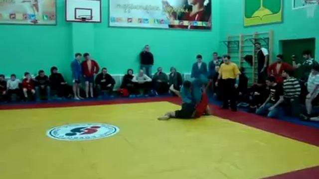 Юра Черней ломает очередного спортсмена(360p_VP8-Vorbis)