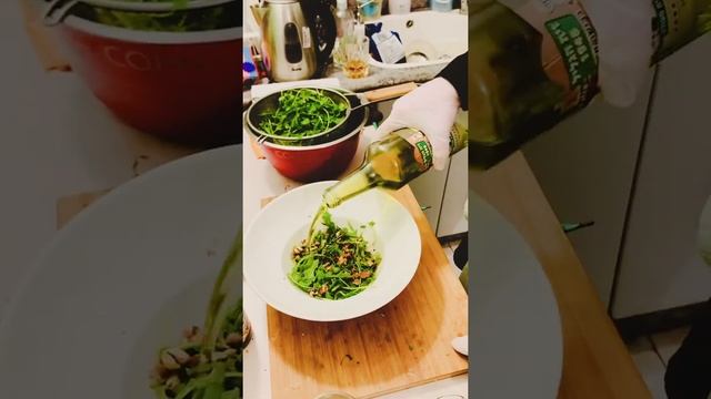 Recipe tiger shrimps baked with bacon and served with rucola, cherry tomato and walnuts salad