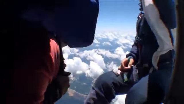 SKYDIVE MANAUS LUIS E TULIPA.wmv