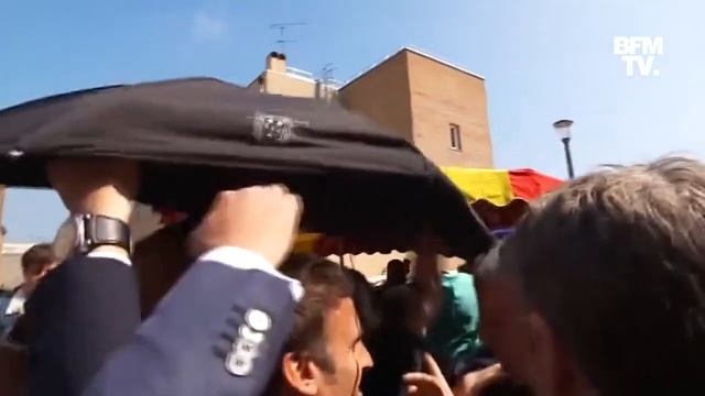 tomato thrown on Emmanuel Macron | Full Video Of throwing Tomato