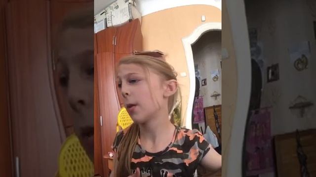 Маша читает комментарии Марьяны Ро🙃💑