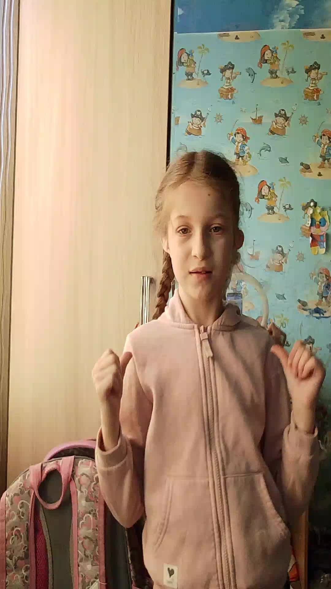 яркий худи