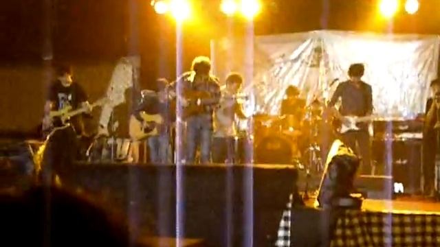 The Trees & The Wild - Malino (live).wmv