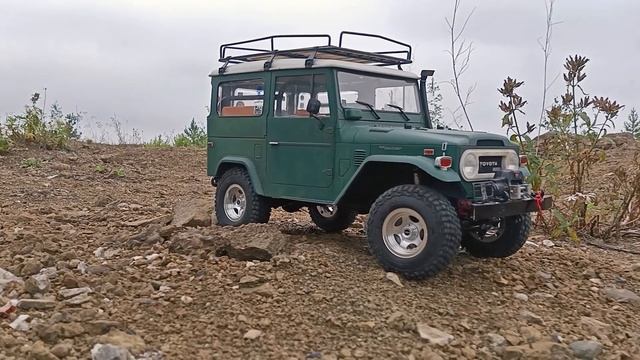 RC Toyota FJ40 выезд в карьере.