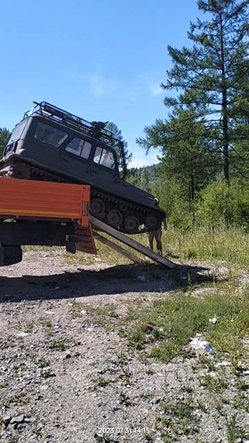 Доставка на линию гусеничного УАЗа