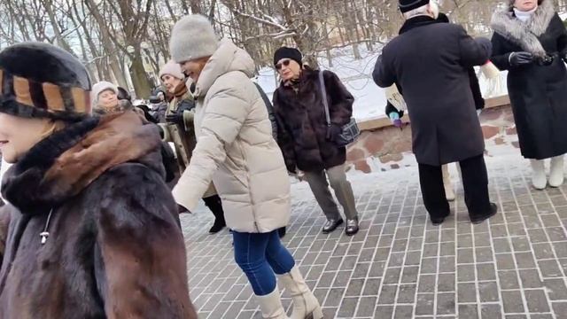 Бродячие артисты......... 16.02.25 Гомель парк Луначарского 🥰💫