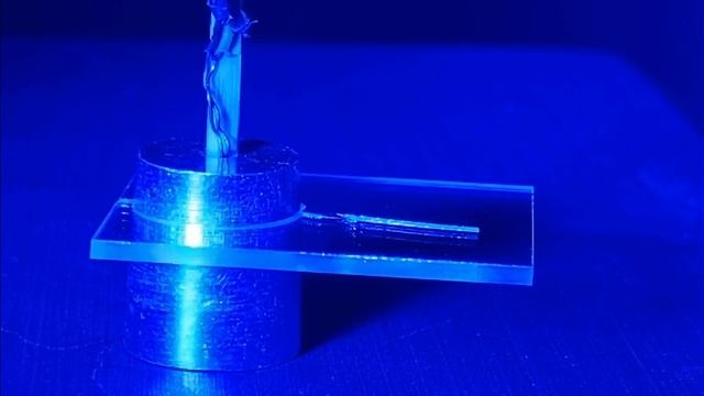 Propagate crack in Soda lime glass Specimen under displacement control conditions