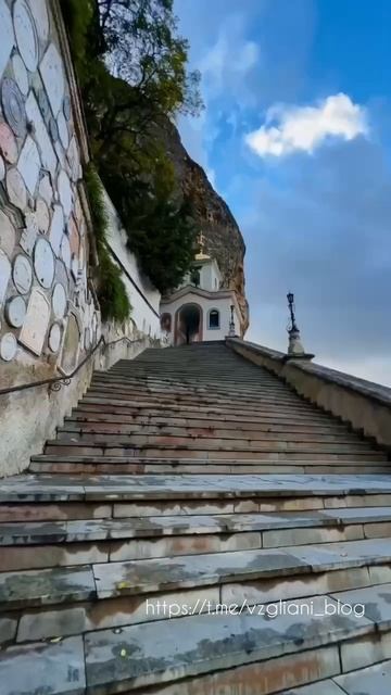 Свято-Успенский монастырь в Бахчисарае⛪️https://t.me/vzgliani_blog #travel #russianlandscapes #video