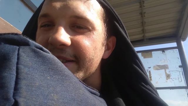 Как надо отдыхать , загорать когда ждёшь ...