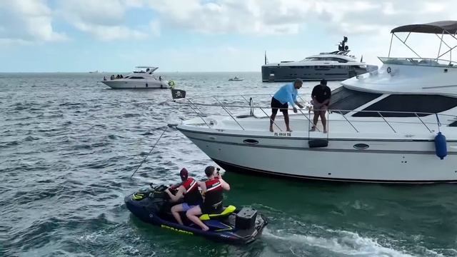 🛥️ яхта за $1 vs 🛳️ $1.000.000.000