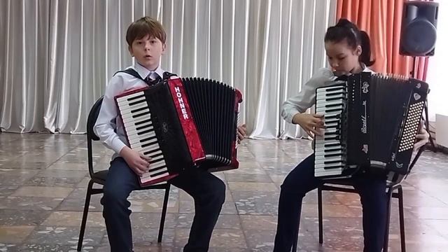 Дуэт аккордеонистов - Вычужанин  Александр и Наумова Арина, 1 группа